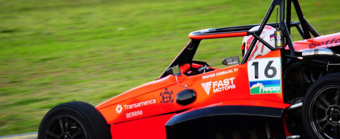Brayan Carbajal ganha posições em Interlagos e confirma evolução na Fórmula 1600